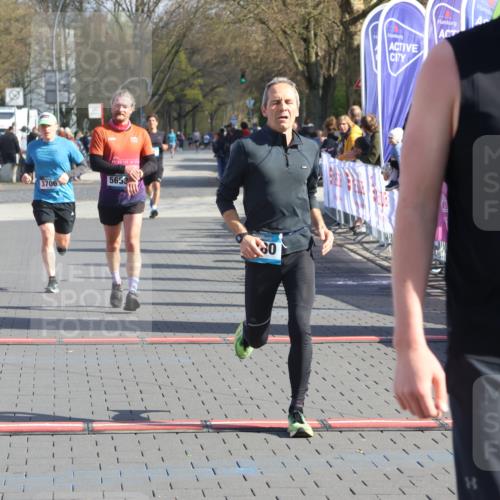 12.04.2026 - 45. Internationalen Wilhelmsburger Insellauf Strokosch-Dieckow http://msf.ph/oto/9455886 12.04.2026 10:31:59 Ziel 3634, 2780, 5653, 3706 meine-sportfotos.de