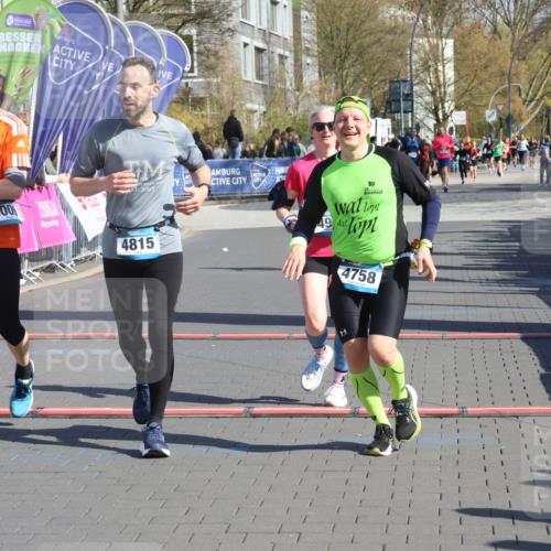 12.04.2026 - 45. Internationalen Wilhelmsburger Insellauf Strokosch-Dieckow http://msf.ph/oto/9455907 12.04.2026 10:44:59 Ziel 2940, 4815, 4758, 5009, 4906 meine-sportfotos.de