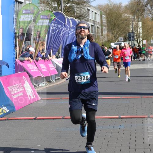 12.04.2026 - 45. Internationalen Wilhelmsburger Insellauf Strokosch-Dieckow http://msf.ph/oto/9455956 12.04.2026 10:45:09 Ziel 2920 meine-sportfotos.de
