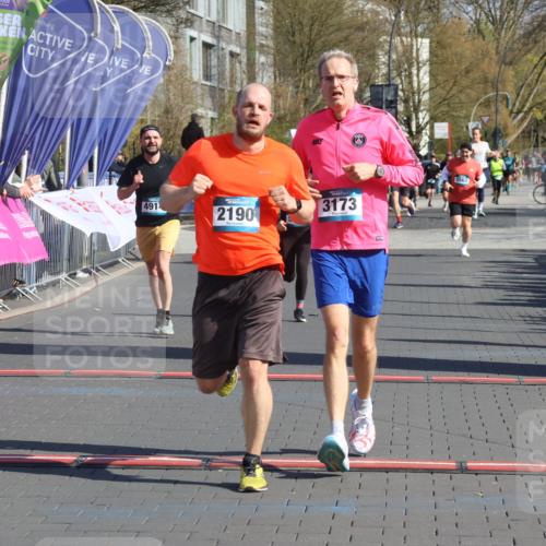 12.04.2026 - 45. Internationalen Wilhelmsburger Insellauf Strokosch-Dieckow http://msf.ph/oto/9455969 12.04.2026 10:45:14 Ziel 3173, 2190, 4914, 5341, 5435 meine-sportfotos.de