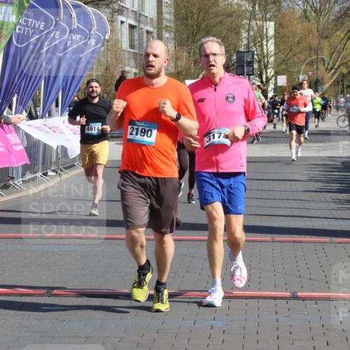 12.04.2026 - 45. Internationalen Wilhelmsburger Insellauf Strokosch-Dieckow http://msf.ph/oto/9455975 12.04.2026 10:45:14 Ziel 3173, 2190, 4914, 5341, 5435 meine-sportfotos.de