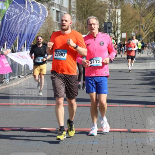 12.04.2026 - 45. Internationalen Wilhelmsburger Insellauf Strokosch-Dieckow http://msf.ph/oto/9455978 12.04.2026 10:45:14 Ziel 3173, 2190, 4914, 5341, 5435 meine-sportfotos.de