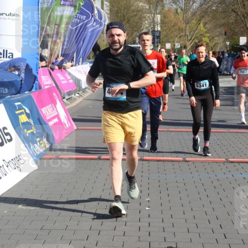 12.04.2026 - 45. Internationalen Wilhelmsburger Insellauf Strokosch-Dieckow http://msf.ph/oto/9455994 12.04.2026 10:45:18 Ziel 3173, 2190, 4914, 5341, 5435, 5563, 2075 meine-sportfotos.de