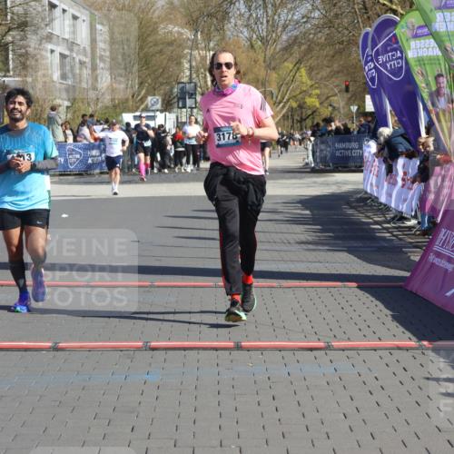 12.04.2026 - 45. Internationalen Wilhelmsburger Insellauf Strokosch-Dieckow http://msf.ph/oto/9456003 12.04.2026 11:02:30 Ziel 5605, 4613, 3178 meine-sportfotos.de