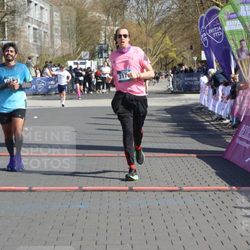 12.04.2026 - 45. Internationalen Wilhelmsburger Insellauf Strokosch-Dieckow http://msf.ph/oto/9456006 12.04.2026 11:02:30 Ziel 5605, 4613, 3178 meine-sportfotos.de