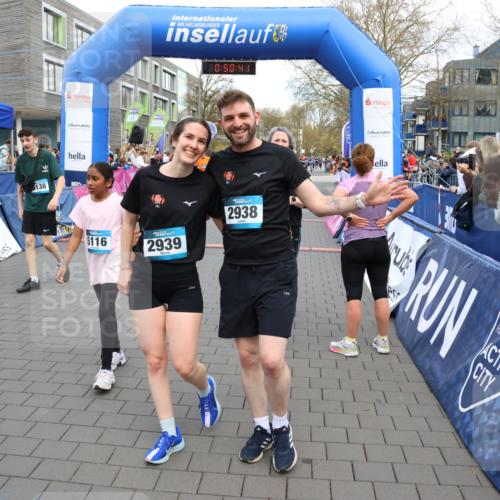 12.04.2026 - 45. Internationalen Wilhelmsburger Insellauf Strokosch-Dieckow http://msf.ph/oto/9456013 12.04.2026 13:03:41 Ziel 2939, 2938 meine-sportfotos.de