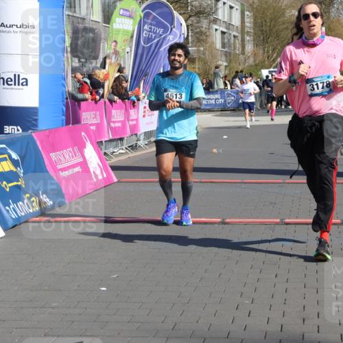 12.04.2026 - 45. Internationalen Wilhelmsburger Insellauf Strokosch-Dieckow http://msf.ph/oto/9456014 12.04.2026 11:02:32 Ziel 5605, 4613, 3178 meine-sportfotos.de