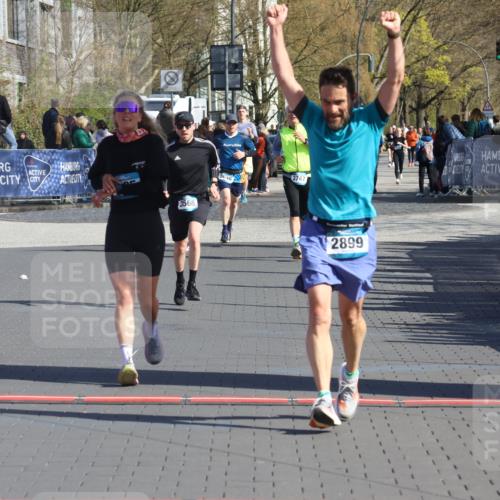 12.04.2026 - 45. Internationalen Wilhelmsburger Insellauf Strokosch-Dieckow http://msf.ph/oto/9456043 12.04.2026 10:45:30 Ziel 2899, 4785, 3566 meine-sportfotos.de