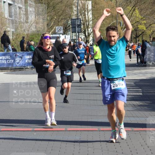 12.04.2026 - 45. Internationalen Wilhelmsburger Insellauf Strokosch-Dieckow http://msf.ph/oto/9456055 12.04.2026 10:45:30 Ziel 2899, 4785, 3566 meine-sportfotos.de