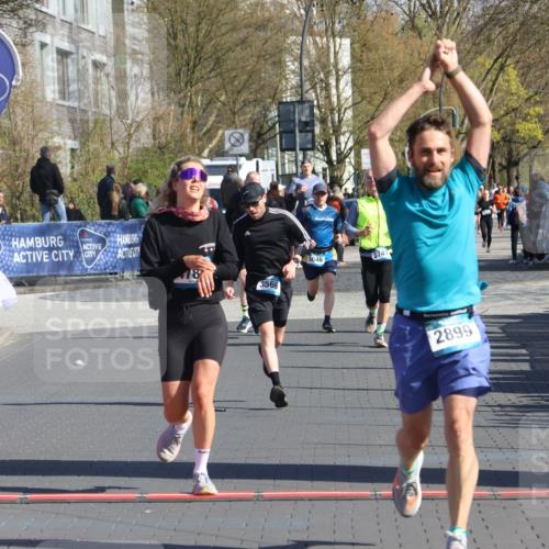 12.04.2026 - 45. Internationalen Wilhelmsburger Insellauf Strokosch-Dieckow http://msf.ph/oto/9456064 12.04.2026 10:45:30 Ziel 2899, 4785, 3566 meine-sportfotos.de