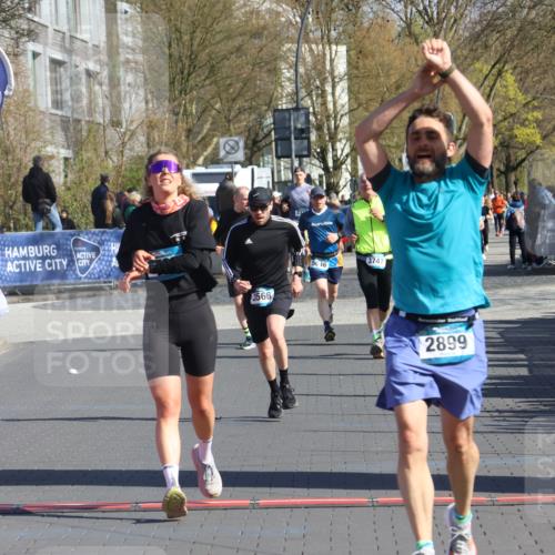 12.04.2026 - 45. Internationalen Wilhelmsburger Insellauf Strokosch-Dieckow http://msf.ph/oto/9456097 12.04.2026 10:45:30 Ziel 2899, 4785, 3566 meine-sportfotos.de