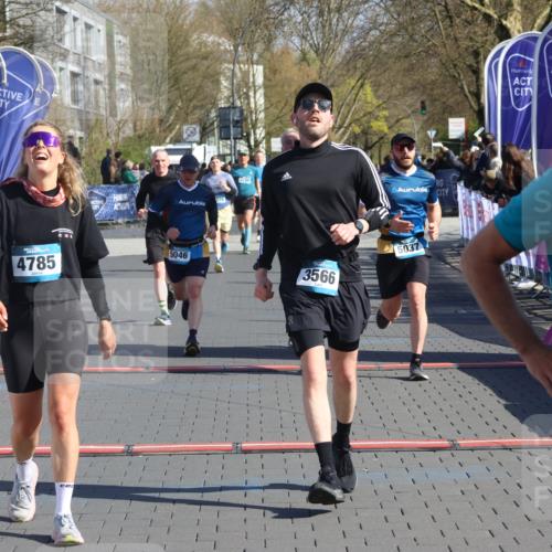 12.04.2026 - 45. Internationalen Wilhelmsburger Insellauf Strokosch-Dieckow http://msf.ph/oto/9456164 12.04.2026 10:45:35 Ziel 2899, 4785, 3566, 5037, 5046, 3747, 3054 meine-sportfotos.de