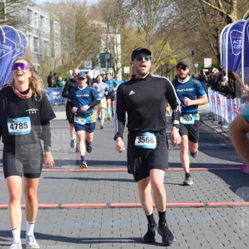 12.04.2026 - 45. Internationalen Wilhelmsburger Insellauf Strokosch-Dieckow http://msf.ph/oto/9456205 12.04.2026 10:45:35 Ziel 2899, 4785, 3566, 5037, 5046, 3747, 3054 meine-sportfotos.de