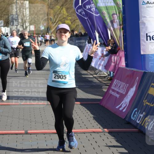 12.04.2026 - 45. Internationalen Wilhelmsburger Insellauf Strokosch-Dieckow http://msf.ph/oto/9456207 12.04.2026 11:02:53 Ziel 2418, 2398, 4595, 4597 meine-sportfotos.de