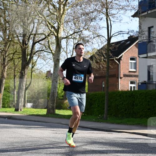 12.04.2026 - 45. Internationalen Wilhelmsburger Insellauf J. Mangold http://msf.ph/oto/9456248 12.04.2026 10:29:25 Ziel 3778, 4975, 4027, 5804, 3355, 4142, 2627, 3542, 4511, 5459, 4670 meine-sportfotos.de