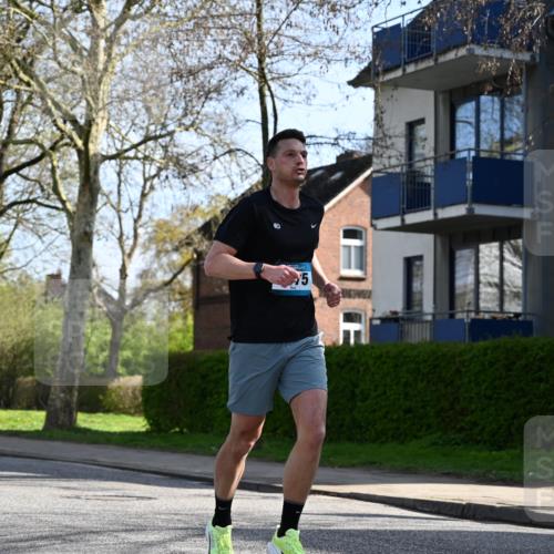 12.04.2026 - 45. Internationalen Wilhelmsburger Insellauf J. Mangold http://msf.ph/oto/9456249 12.04.2026 10:29:25 Ziel 3778, 4975, 4027, 5804, 3355, 4142, 2627, 3542, 4511, 5459, 4670 meine-sportfotos.de