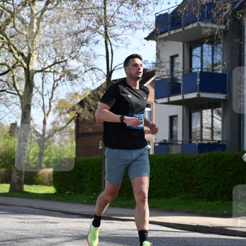 12.04.2026 - 45. Internationalen Wilhelmsburger Insellauf J. Mangold http://msf.ph/oto/9456250 12.04.2026 10:29:25 Ziel 3778, 4975, 4027, 5804, 3355, 4142, 2627, 3542, 4511, 5459, 4670 meine-sportfotos.de