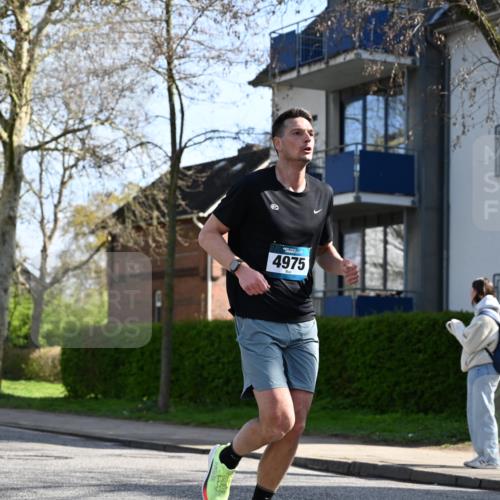 12.04.2026 - 45. Internationalen Wilhelmsburger Insellauf J. Mangold http://msf.ph/oto/9456252 12.04.2026 10:29:25 Ziel 3778, 4975, 4027, 5804, 3355, 4142, 2627, 3542, 4511, 5459, 4670 meine-sportfotos.de