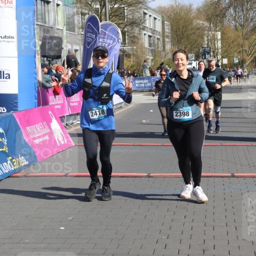 12.04.2026 - 45. Internationalen Wilhelmsburger Insellauf Strokosch-Dieckow http://msf.ph/oto/9456285 12.04.2026 11:02:55 Ziel 2418, 2398, 4595, 4597, 4825 meine-sportfotos.de
