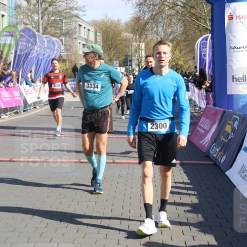 12.04.2026 - 45. Internationalen Wilhelmsburger Insellauf Strokosch-Dieckow http://msf.ph/oto/9456303 12.04.2026 10:45:47 Ziel 2300, 3334, 4958, 3500, 4928, 4333, 2301, 2995 meine-sportfotos.de