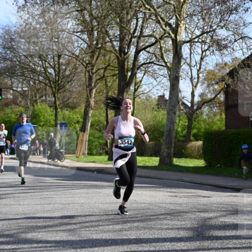 12.04.2026 - 45. Internationalen Wilhelmsburger Insellauf J. Mangold http://msf.ph/oto/9456327 12.04.2026 10:29:44 Ziel 4142, 2627, 3542, 4511, 5459, 4670, 4904, 5534, 3845, 5052, 4275, 4748, 4749, 3081, 3958, 4340 meine-sportfotos.de