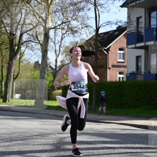 12.04.2026 - 45. Internationalen Wilhelmsburger Insellauf J. Mangold http://msf.ph/oto/9456343 12.04.2026 10:29:45 Ziel 4142, 2627, 3542, 4511, 5459, 4670, 4904, 5534, 3845, 5052, 4275, 4748, 4749, 3081, 3958, 4340 meine-sportfotos.de