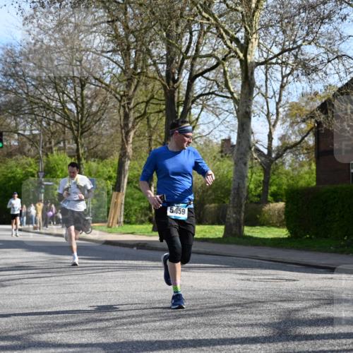 12.04.2026 - 45. Internationalen Wilhelmsburger Insellauf J. Mangold http://msf.ph/oto/9456353 12.04.2026 10:29:47 Ziel 3542, 4511, 5459, 4670, 4904, 5534, 3845, 5052, 4275, 4748, 4749, 3081, 3958, 4340, 2317 meine-sportfotos.de