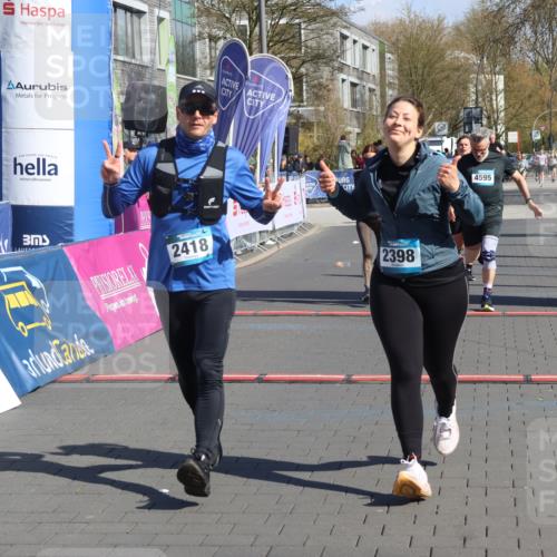 12.04.2026 - 45. Internationalen Wilhelmsburger Insellauf Strokosch-Dieckow http://msf.ph/oto/9456354 12.04.2026 11:02:56 Ziel 2418, 2398, 4595, 4597, 4825 meine-sportfotos.de