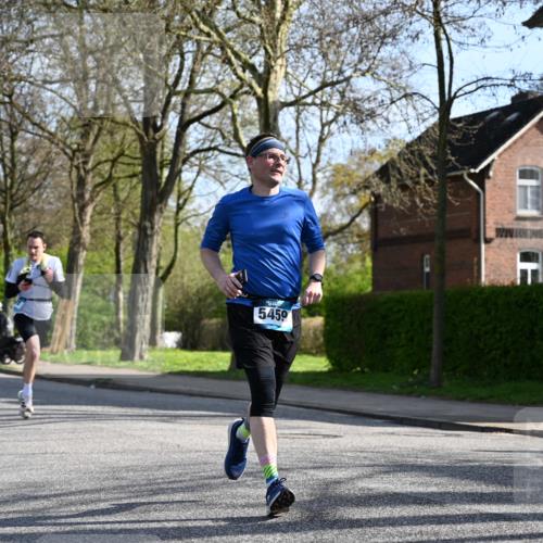 12.04.2026 - 45. Internationalen Wilhelmsburger Insellauf J. Mangold http://msf.ph/oto/9456363 12.04.2026 10:29:48 Ziel 3542, 4511, 5459, 4670, 4904, 5534, 3845, 5052, 4275, 4748, 4749, 4748, 4749, 3081, 3958, 4340, 2317 meine-sportfotos.de
