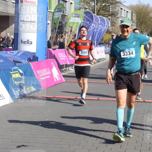 12.04.2026 - 45. Internationalen Wilhelmsburger Insellauf Strokosch-Dieckow http://msf.ph/oto/9456373 12.04.2026 10:45:49 Ziel 4958, 3500, 4928, 4333, 2301, 2995, 2134 meine-sportfotos.de