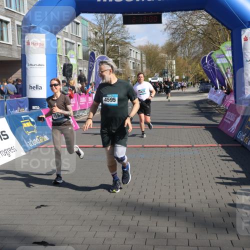 12.04.2026 - 45. Internationalen Wilhelmsburger Insellauf Strokosch-Dieckow http://msf.ph/oto/9456374 12.04.2026 11:02:58 Ziel 2418, 2398, 4595, 4597, 4825 meine-sportfotos.de