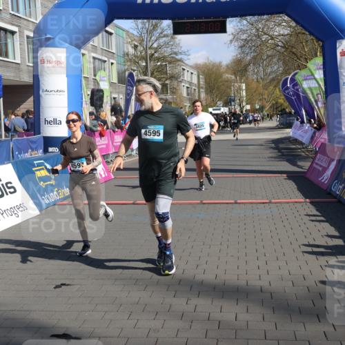 12.04.2026 - 45. Internationalen Wilhelmsburger Insellauf Strokosch-Dieckow http://msf.ph/oto/9456382 12.04.2026 11:02:58 Ziel 2418, 2398, 4595, 4597, 4825 meine-sportfotos.de