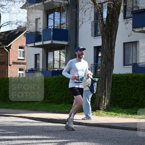 12.04.2026 - 45. Internationalen Wilhelmsburger Insellauf J. Mangold http://msf.ph/oto/9456386 12.04.2026 10:29:57 Ziel 4511, 5459, 4670, 4904, 5534, 3845, 5052, 4275, 4748, 4749, 3081, 3958, 4340, 2317, 5841, 5236, 4713 meine-sportfotos.de