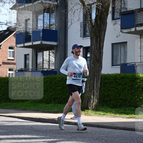 12.04.2026 - 45. Internationalen Wilhelmsburger Insellauf J. Mangold http://msf.ph/oto/9456388 12.04.2026 10:29:57 Ziel 4511, 5459, 4670, 4904, 5534, 3845, 5052, 4275, 4748, 4749, 3081, 3958, 4340, 2317, 5841, 5236, 4713 meine-sportfotos.de