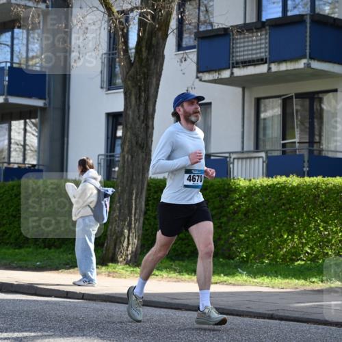 12.04.2026 - 45. Internationalen Wilhelmsburger Insellauf J. Mangold http://msf.ph/oto/9456394 12.04.2026 10:29:57 Ziel 4511, 5459, 4670, 4904, 5534, 3845, 5052, 4275, 4748, 4749, 3081, 3958, 4340, 2317, 5841, 5236, 4713 meine-sportfotos.de
