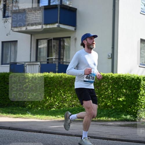 12.04.2026 - 45. Internationalen Wilhelmsburger Insellauf J. Mangold http://msf.ph/oto/9456403 12.04.2026 10:29:58 Ziel 4511, 5459, 4670, 4904, 5534, 3845, 5052, 4275, 5052, 4275, 4748, 4749, 3081, 3958, 4340, 2317, 2317, 5841, 5236, 4713, 2323 meine-sportfotos.de