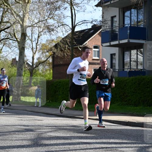 12.04.2026 - 45. Internationalen Wilhelmsburger Insellauf J. Mangold http://msf.ph/oto/9456407 12.04.2026 10:30:08 Ziel 4904, 5534, 3845, 5052, 4275, 4748, 4749, 3081, 3958, 4340, 2317, 5841, 5236, 4713, 2323, 4787 meine-sportfotos.de