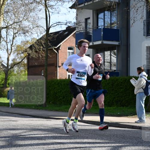 12.04.2026 - 45. Internationalen Wilhelmsburger Insellauf J. Mangold http://msf.ph/oto/9456413 12.04.2026 10:30:09 Ziel 4904, 5534, 3845, 5052, 4275, 4748, 4749, 3081, 3958, 4340, 2317, 5841, 5236, 4713, 2323, 4787, 3095 meine-sportfotos.de