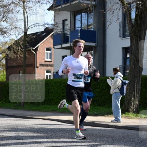 12.04.2026 - 45. Internationalen Wilhelmsburger Insellauf J. Mangold http://msf.ph/oto/9456415 12.04.2026 10:30:09 Ziel 4904, 5534, 3845, 5052, 4275, 4748, 4749, 3081, 3958, 4340, 2317, 5841, 5236, 4713, 2323, 4787, 3095 meine-sportfotos.de