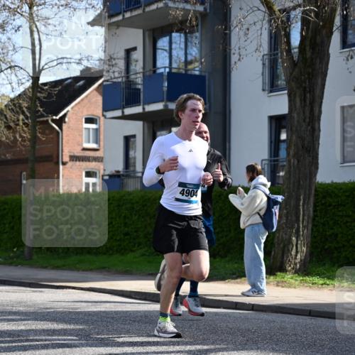 12.04.2026 - 45. Internationalen Wilhelmsburger Insellauf J. Mangold http://msf.ph/oto/9456416 12.04.2026 10:30:09 Ziel 4904, 5534, 3845, 5052, 4275, 4748, 4749, 3081, 3958, 4340, 2317, 5841, 5236, 4713, 2323, 4787, 3095 meine-sportfotos.de