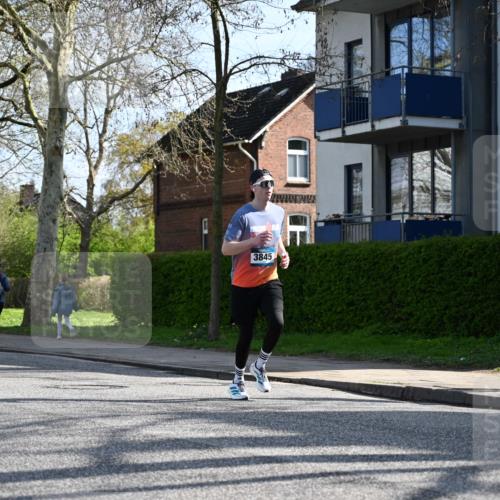 12.04.2026 - 45. Internationalen Wilhelmsburger Insellauf J. Mangold http://msf.ph/oto/9456420 12.04.2026 10:30:10 Ziel 4904, 5534, 3845, 5052, 4275, 4748, 4749, 3081, 3958, 4340, 2317, 2317, 5841, 5236, 4713, 2323, 2323, 4787, 3095 meine-sportfotos.de