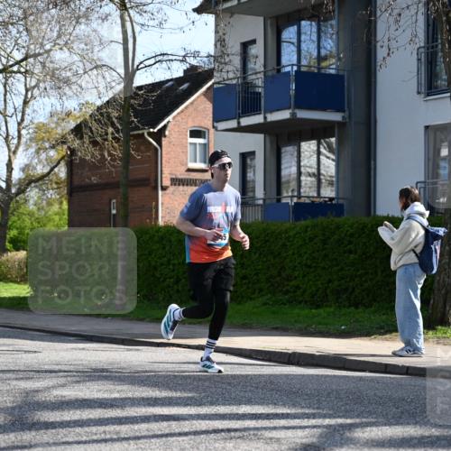 12.04.2026 - 45. Internationalen Wilhelmsburger Insellauf J. Mangold http://msf.ph/oto/9456425 12.04.2026 10:30:10 Ziel 4904, 5534, 3845, 5052, 4275, 4748, 4749, 3081, 3958, 4340, 2317, 2317, 5841, 5236, 4713, 2323, 2323, 4787, 3095 meine-sportfotos.de