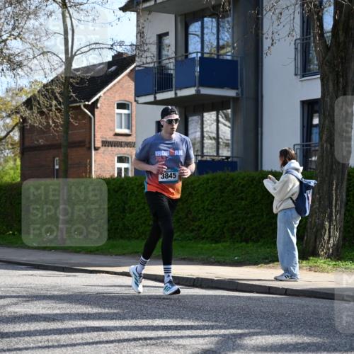 12.04.2026 - 45. Internationalen Wilhelmsburger Insellauf J. Mangold http://msf.ph/oto/9456428 12.04.2026 10:30:11 Ziel 4904, 5534, 3845, 5052, 4275, 4748, 4749, 3081, 3958, 4340, 2317, 5841, 5236, 4713, 2323, 4787, 3095 meine-sportfotos.de