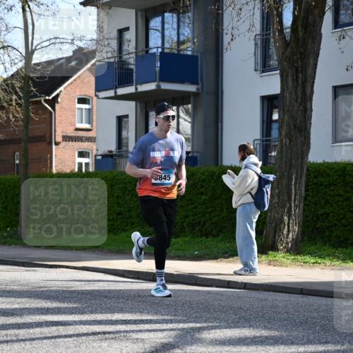12.04.2026 - 45. Internationalen Wilhelmsburger Insellauf J. Mangold http://msf.ph/oto/9456430 12.04.2026 10:30:11 Ziel 4904, 5534, 3845, 5052, 4275, 4748, 4749, 3081, 3958, 4340, 2317, 5841, 5236, 4713, 2323, 4787, 3095 meine-sportfotos.de