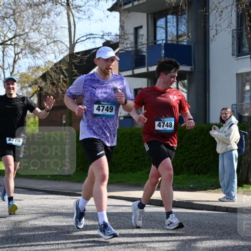 12.04.2026 - 45. Internationalen Wilhelmsburger Insellauf J. Mangold http://msf.ph/oto/9456460 12.04.2026 10:30:15 Ziel 4904, 5534, 3845, 5052, 4275, 4748, 4749, 3081, 3958, 4340, 2317, 5841, 5236, 4713, 2323, 4787, 3095, 3016 meine-sportfotos.de