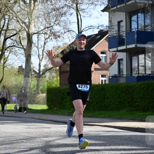 12.04.2026 - 45. Internationalen Wilhelmsburger Insellauf J. Mangold http://msf.ph/oto/9456464 12.04.2026 10:30:15 Ziel 4904, 5534, 3845, 5052, 4275, 4748, 4749, 3081, 3958, 4340, 2317, 5841, 5236, 4713, 2323, 4787, 3095, 3016 meine-sportfotos.de