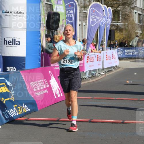 12.04.2026 - 45. Internationalen Wilhelmsburger Insellauf Strokosch-Dieckow http://msf.ph/oto/9456474 12.04.2026 11:03:06 Ziel 2122, 3878, 2016 meine-sportfotos.de