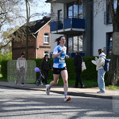 12.04.2026 - 45. Internationalen Wilhelmsburger Insellauf J. Mangold http://msf.ph/oto/9456500 12.04.2026 10:30:22 Ziel 5052, 4275, 4748, 4749, 3081, 3958, 4340, 2317, 5841, 5236, 4713, 2323, 2323, 4787, 3095, 3016, 2831, 5811, 2325 meine-sportfotos.de
