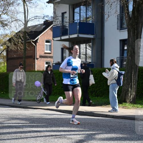 12.04.2026 - 45. Internationalen Wilhelmsburger Insellauf J. Mangold http://msf.ph/oto/9456502 12.04.2026 10:30:22 Ziel 5052, 4275, 4748, 4749, 3081, 3958, 4340, 2317, 5841, 5236, 4713, 2323, 2323, 4787, 3095, 3016, 2831, 5811, 2325 meine-sportfotos.de