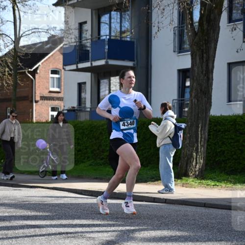 12.04.2026 - 45. Internationalen Wilhelmsburger Insellauf J. Mangold http://msf.ph/oto/9456506 12.04.2026 10:30:22 Ziel 5052, 4275, 4748, 4749, 3081, 3958, 4340, 2317, 5841, 5236, 4713, 2323, 2323, 4787, 3095, 3016, 2831, 5811, 2325 meine-sportfotos.de